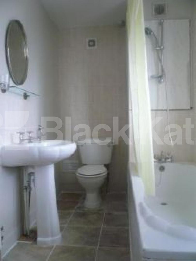 			NEW ON THE MARKET!!!, 3 Bedroom, 1 bath, 1 reception Flat			 Muswell Hill, MUSWELL HILL N10